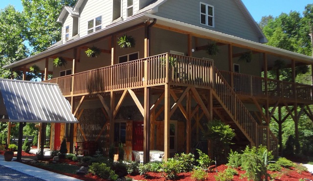 Birch Suite: Cozy NC Mountain & Riverside Cabin @ Roaring River Vineyards