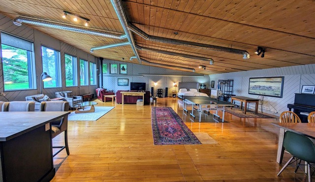 Birch View Studio - Luxury Guesthouse in Brighton, Ontario