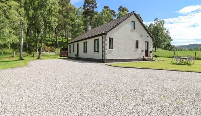 BIRCHBANK, character holiday cottage in Grantown-On-Spey