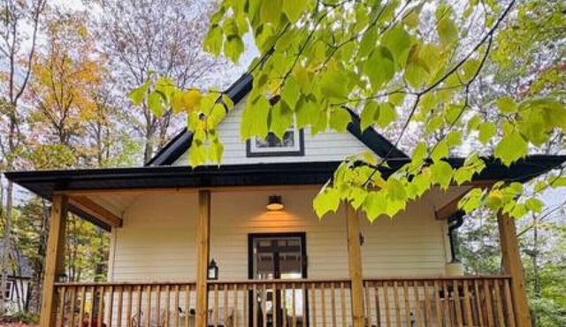 Birchcliff Retreats - Birchside Cabin -A-