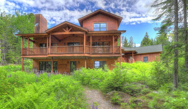 Birches - Beautiful log home on peaceful Loon Lake