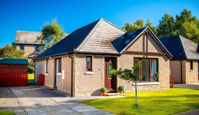 Birchwood Cottage is a three bedroom detached pet friendly property with enclosed garden with BBQ, b