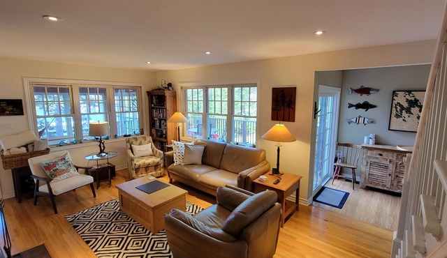 Birchwood in Bala - Stroll to Town from Your Lake Muskoka Retreat!