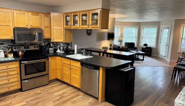 Birchwood Retreat on Tagalong Golf Course with pool and hot tub