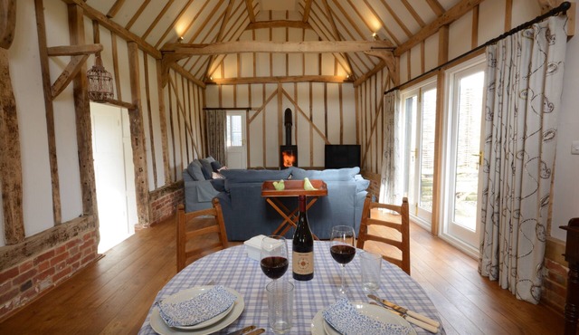 BIRD COTTAGE, BURGH, pet friendly, with open fire in Grundisburgh