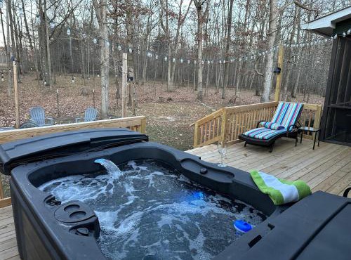 Bird House - Hot Tub, Large Yard, Horses Nearby