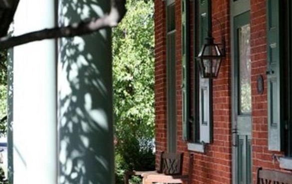 Bird-in-Hand Village Inn & Suites