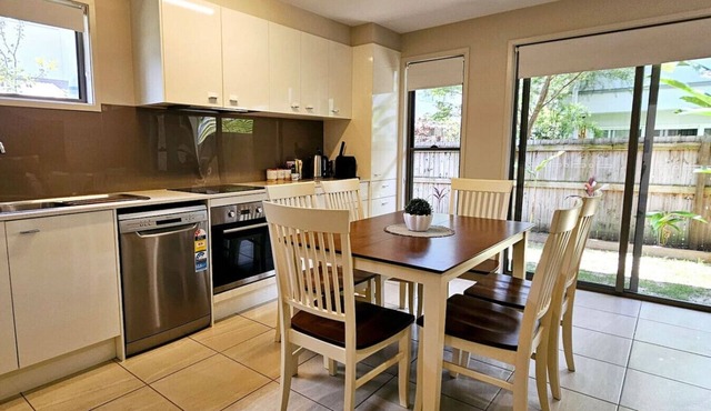 'Bird of Paradise'@ Sunlight Swan Beerwah sleeps 6