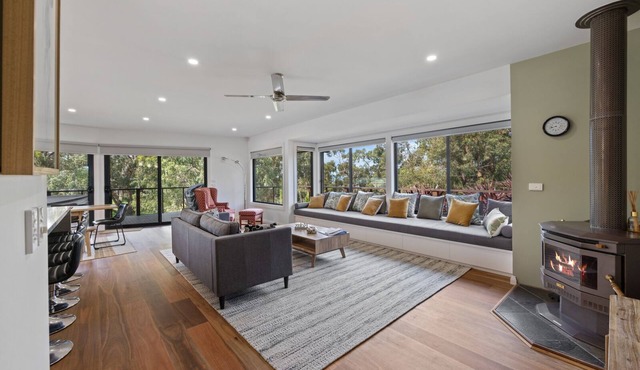 Bird Sounds, Rhyll, Stunning home, views, Wi-Fi