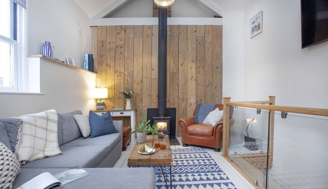 Birdcage Cottage- Woodburner & Free Wi-Fi