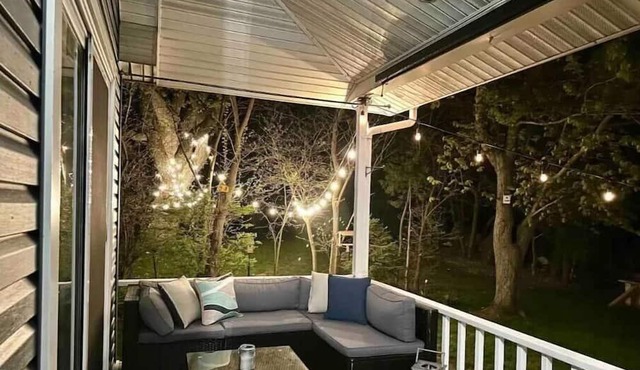 Birder's Dream - Private Lakeside Cottage off the beaten path. Pet Friendly!