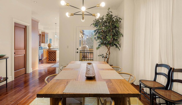 Birdhouse - Close To U Of O & Downtown 3 Bedroom Home