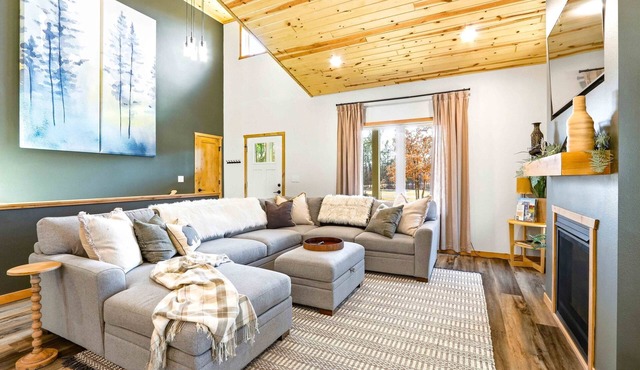 Birdie Bunkhouse - 4BR Forest Retreat + Firepit