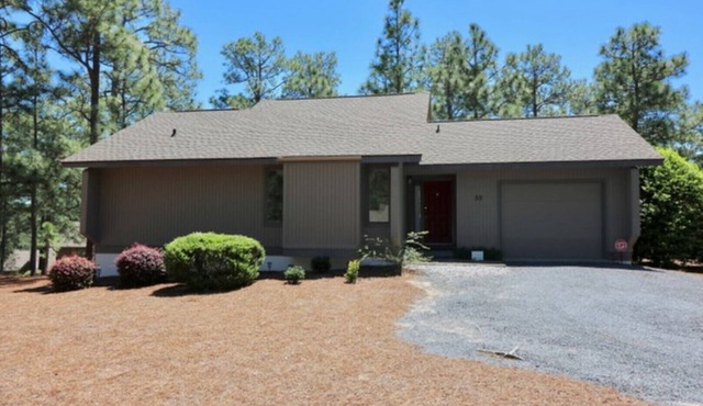 Birdie House located off Pinehurst #6. Whole house near 39 golf courses.