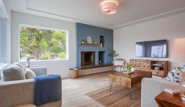 Birdrock Beach Cottage - New updated cottage with hot tub