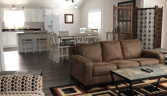 Birds' Eye- 3/2 - Private Enty, Patio, A/C, Wi-Fi, Smart TV