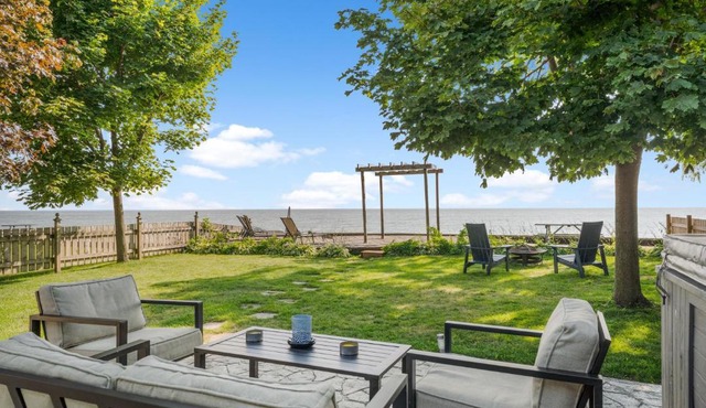 Birds Eye View on Erie with Hot Tub & Game Room
