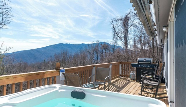 Birds Nest- Hot Tub w/Mtn View, Whirlpool Bath, Gas Grill, Keyless Entry