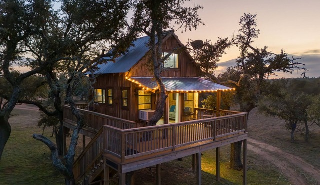 Birds Nest, hot tub, pool, views, Willow Sky Ranch, pets friendly