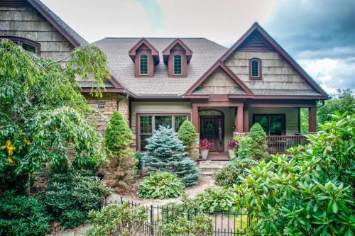 Birds Nest on Sugar Mountain