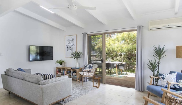 Birdsea House - Tranquil, leafy home in the heart of Narrawallee