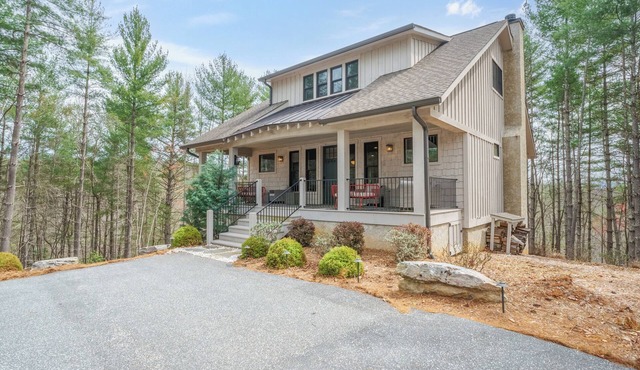 Birdsong | Fire Pit, Pet Friendly & Easy Access to Lake James!