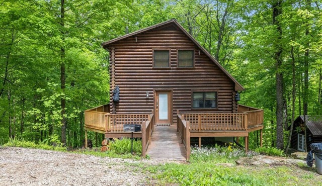 Birdsong- Hot Tub, Game Room, Firepit, WiFi, 8 mins to Natural Bridge