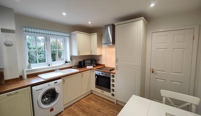 Birdsong Mansion sleeps 12 Twyford Winchester