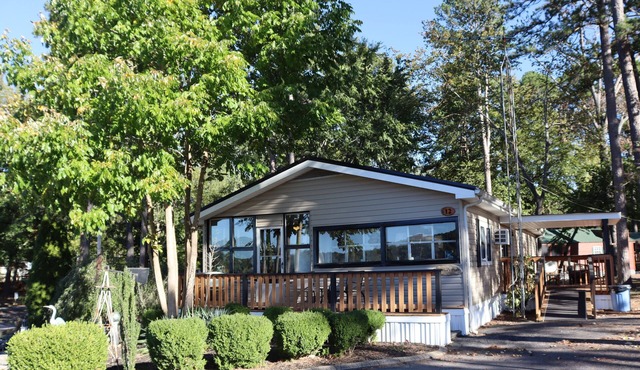 Birdsong Resort Cottage #12 View of KY Lake - Camden TN