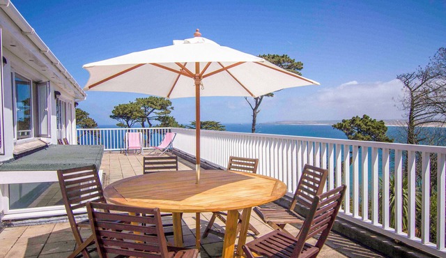 Birdsong St Ives, 5 bed pet friendly holiday home & unrivalled sea views.