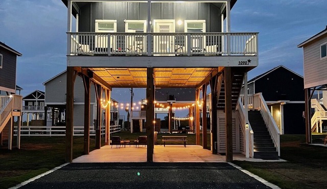 Birdwatcher's Paradise Stunning Villa on Bolivar Peninsula, Prime Avian Viewing