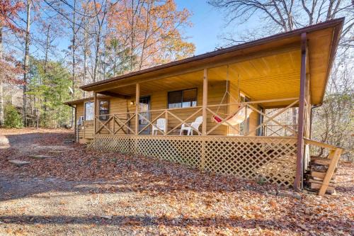 Birdwatching, Board Games & BBQs: Cabin in Murphy!