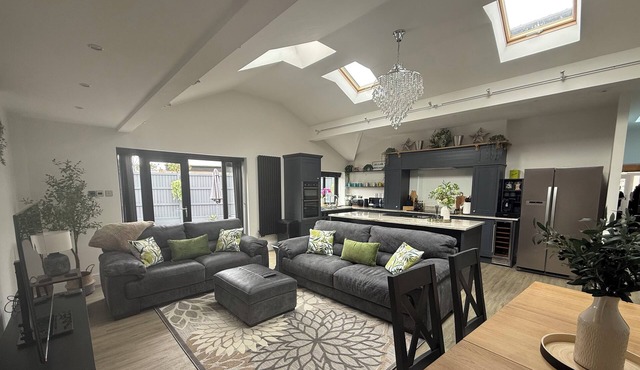 Birkdale Links Lodge - Ideal for golf stays and larger families.