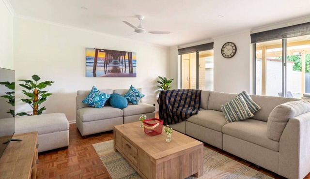 Birkinshaw Villa (3 Bedroom with Parkings)