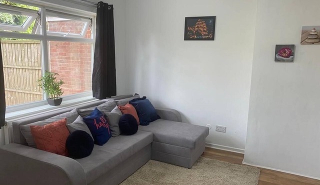 Birmingham - 4BR - Sleeps 9 - Parking - Garden