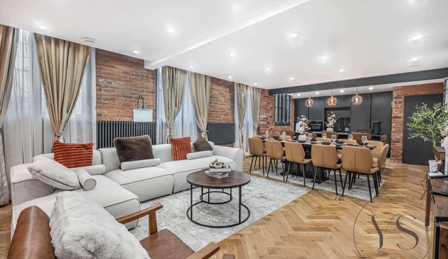 Birmingham 5BR Apartment – Wi-Fi + Games