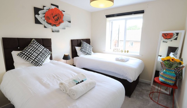 Birmingham Airport/NEC Beauty Homebase for 7 people