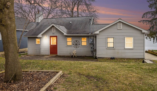 Birmingham's Bungalow located on Tipsico Lake.