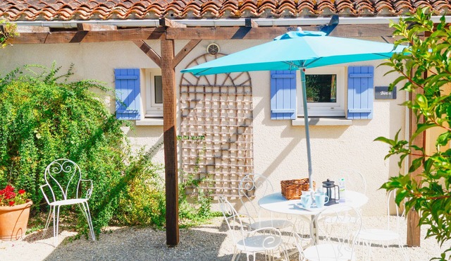 Biron - Architect designed light and airy single-storey villa