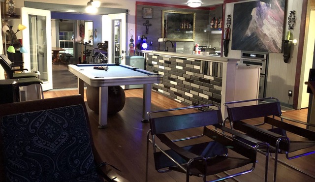 Birthday Friends Sleepover Dancing Bluetooth DJ Music 4 bedrooms private condos