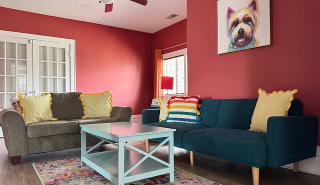 Birthday Suite/1 BD/1BA Apt in Holiday House