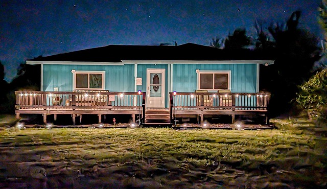 Birthplace of Texas home with wood-burning firepit, porch, & private W/D