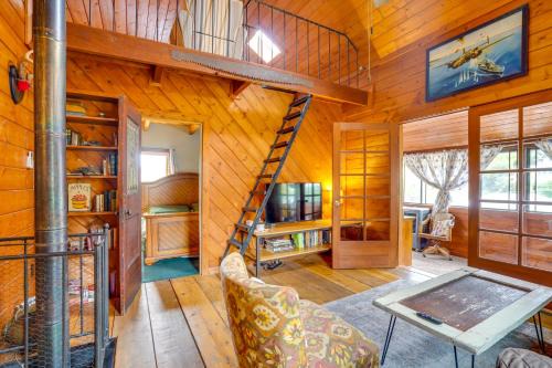 Bisbee Vacation Rental w/Mountain Views & Sunroom