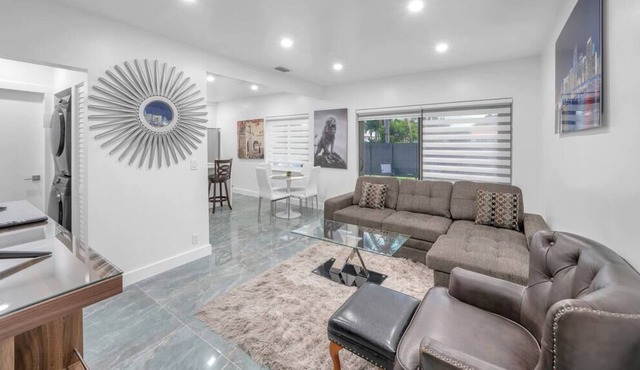 Biscayne Park - Renovated & Charming Duplex w/Pool