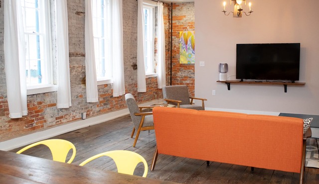 Bischoff Inn - Former 1870 Furniture Factory Now 5 Room Boutique Hotel