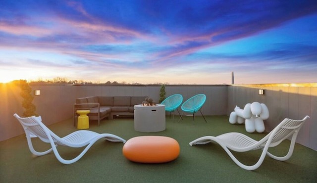 Bishop Arts~Dallas Skyline Views~Rooftop~3 Bedroom with Private Bathrooms