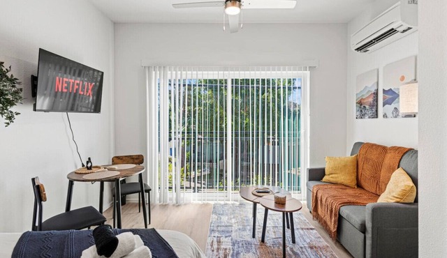 Bishop Arts Escape | Cozy Suite Gym + Yoga Space