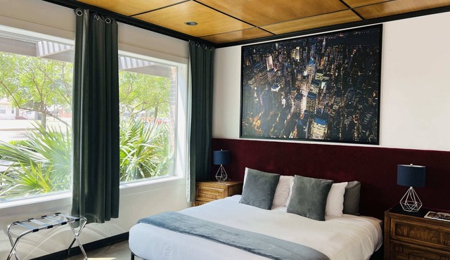 Bishop Arts Hotel Studio 1