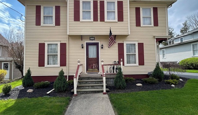 Bishop & DeSanto Family Inn, Sleeps 8