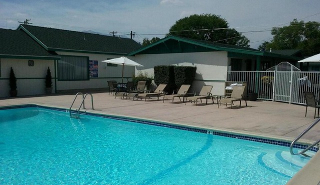 Bishop Village Motel